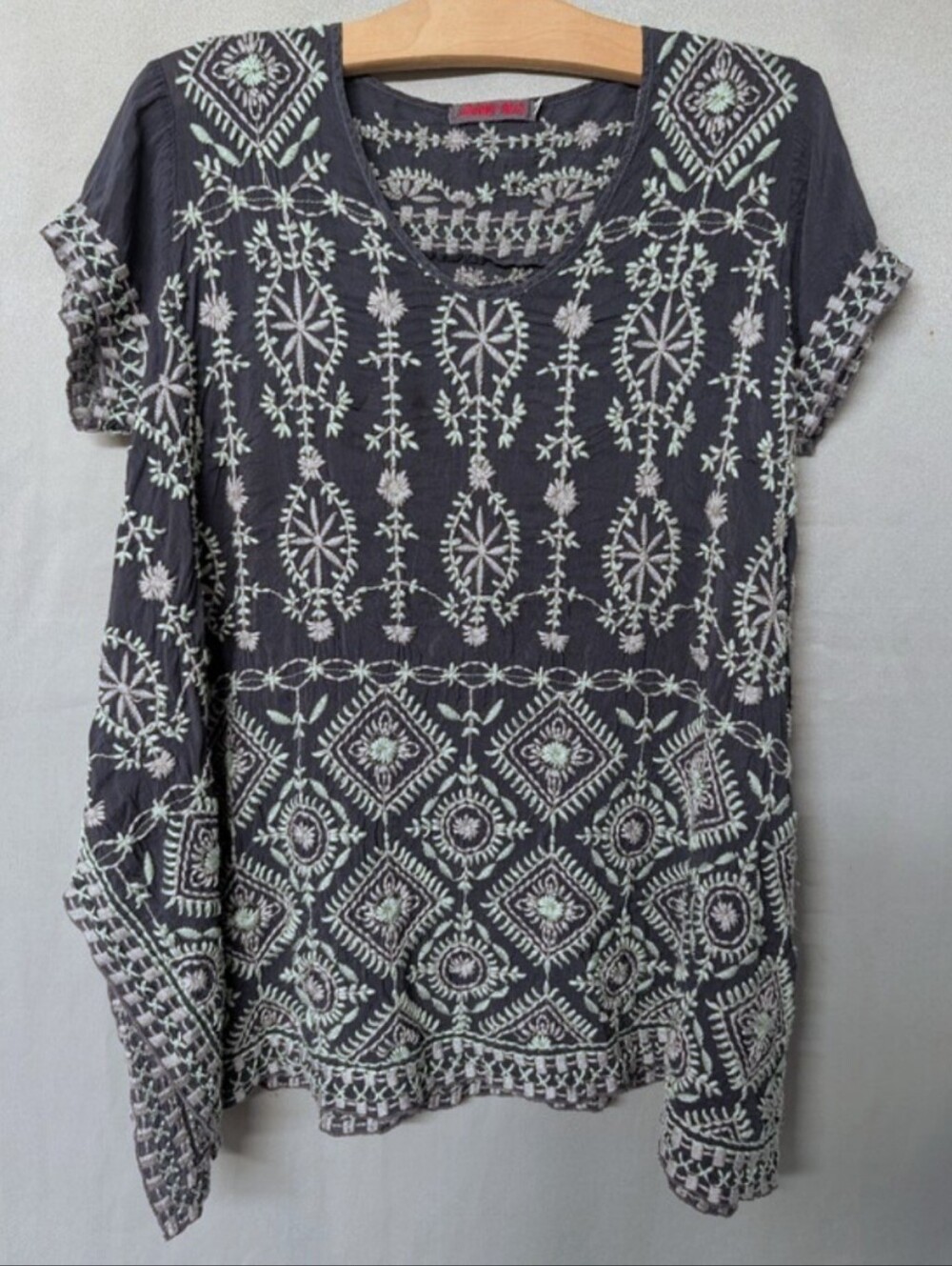 Johnny Was Navy Short Sleeve Top with Cream Embroidery Size XS